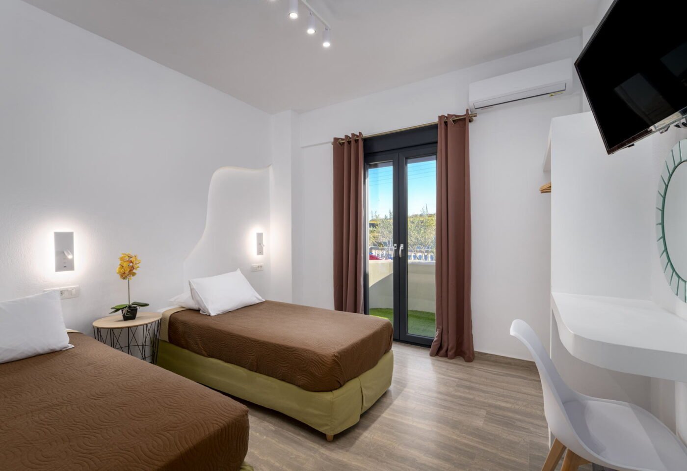 Christianna-George-Luxury-Apartment-Santorini-11